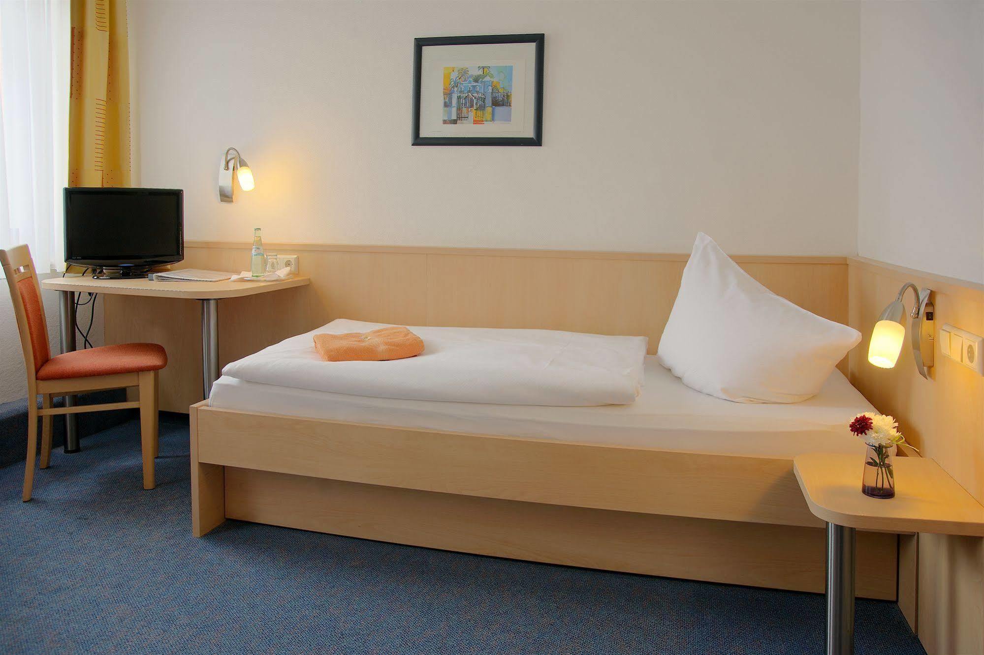 Adler-Hotel Delitzsch Dış mekan fotoğraf